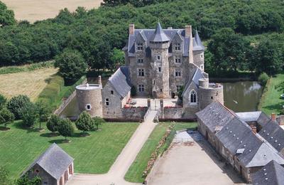 Visite du premier chteau (pr-Renaissance) de Jean Bourr  Mire