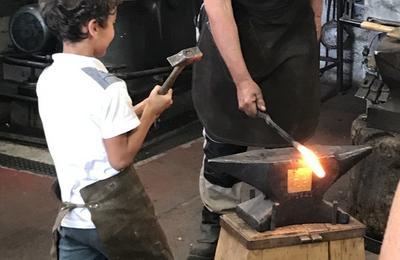 Visite et dcouverte de la forge dans un Atelier de Ferronnerie d'Art .  Cailloux sur Fontaines