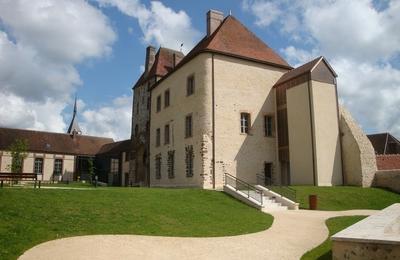 Visite guide de l'exposition permanente du muse Forts d'Histoire  Senonches