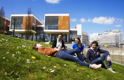 Visite guide de la bibliothque universitaire  Guyancourt