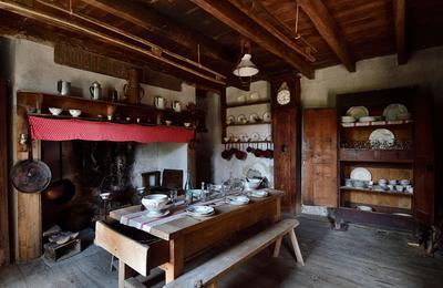 Visite guide de la Maison du bois (art et traditions populaires) et de l'glise de Taussac