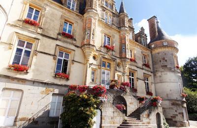 Visite guide du chteau, htel de ville adapte aux personnes  mobilit rduite  Bagnoles de l'Orne Normandie