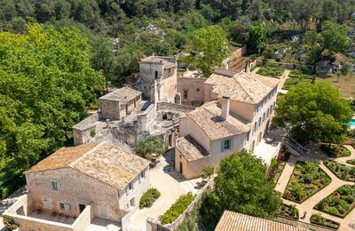 Visite guide du chteau viticole et exposition  Apt