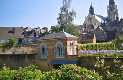 Visite Guide : Saint-calais  Travers Le Plan Terrier