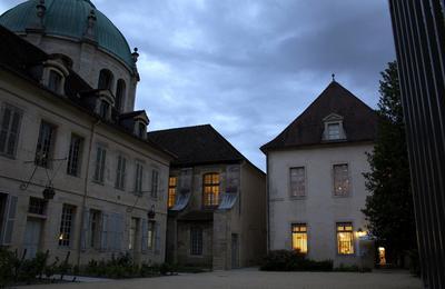 Visite guidée un monastère de nuit au musée de la vie bourguignonne à Dijon