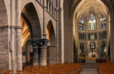 Visite Libre D'une Église De La Fin Du Xiième Siècle à Reims