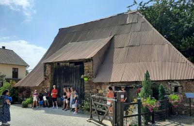 Visite libre de la grange ovalaire de la Varonie  Beyssenac