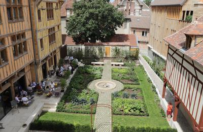 Visite libre du jardin Juvnal-des-Ursins  Troyes
