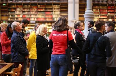 Visite de médiation par des étudiants en archéologie, histoire de l'art et patrimoine à Paris à Paris 2ème