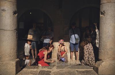 Visites clectiques de l'abbaye mdivale de Lagrasse