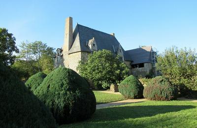 Visites guides des extrieurs du Manoir de Crmaill La Roche  Mire