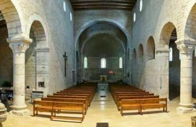 Visitez un march artisanal dans une glise romane  Feldbach