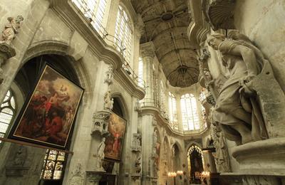 Église et sculptures emblématiques du XVIe siècle à Troyes