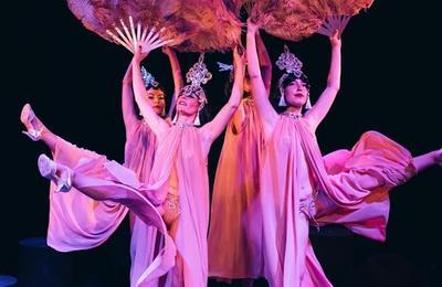 Vivi valentine prsente Vivi's follies  Paris 19me