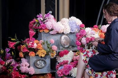 Changer l'eau des fleurs  Franconville