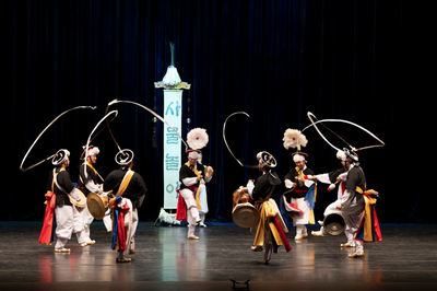 Kim Duk-soo Samul Nori, Spectacle de percussions et danses traditionnelles de Core  Paris 8me