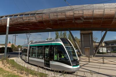  bord du T8 : en voyage le long du tram  Saint Denis