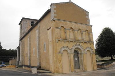  dcouvrir :  une glise  la faade typiquement charentaise   Saint Felix