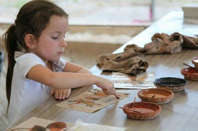 Atelier : les enfants voyagent au coeur de la Prhistoire  Miers