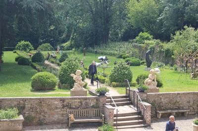 Ateliers olfactifs dans le jardin de sculptures du jardin du muse d'art et d'histoire de Meudon