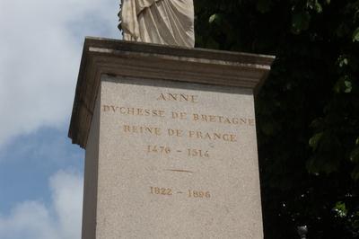 Balade la femme dans la statuaire  Nantes