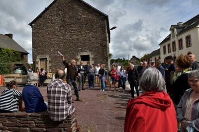 Balade patrimoniale dans le bourg de Concoret avec Laurence