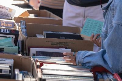 Braderie de documents dclasss  la mdiathque Jean-Jaurs  Nevers