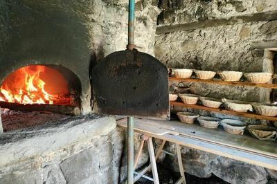 Cuisson du pain dans le four de Vaurs  Thiezac