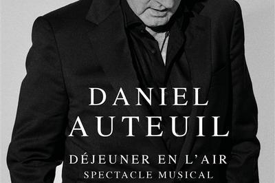 Daniel Auteuil Dans Déjeuner En L'Air à Paris 18ème
