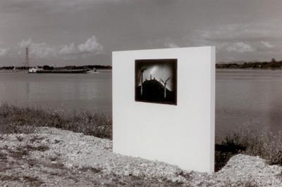 La ligne des amers d'Alain Willaume sur les berges du Rhin  Gambsheim