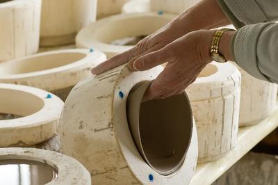 Découverte du processus de fabrication artisanale de la céramique à Puy l'Eveque