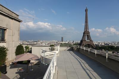 Dcouverte du toit-terrasse : un point de vue imprenable.  Paris 16me