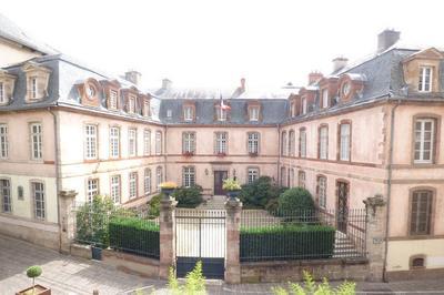 Dcouvrez autrement la prfecture de l'Aveyron  Rodez au cours d'une visite guide !