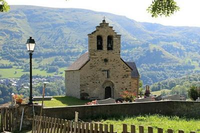 Dcouvrez l'glise romane d'Ens dominant la valle