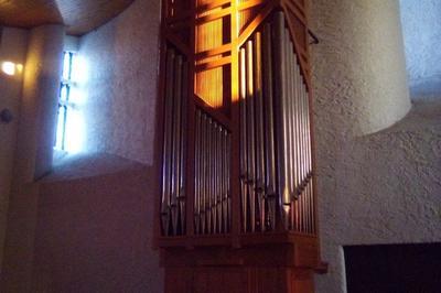 Dcouvrez un orgue-colonne dans une glise contemporaine  Vasperviller