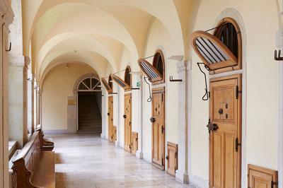 Dcouvrez une chapelle, un cloitre et ses cachots  Nancy