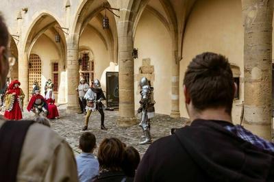 Dmonstration de la mise d'une armure  Metz