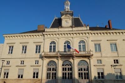 Du couvent des minimes  l'actuelle mairie  Chatellerault