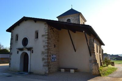 glise romane du village  Chavannes