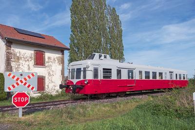 Embarquez  bord d'un autorail sur un ancien chemin de fer  Attigny