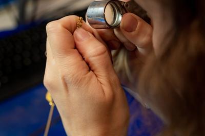 Expertise Gratuite D'objets (bijoux, Montres) / Ateliers Emballage / Atelier Or Et Pierres  Paris 4me