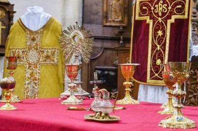 Exposition d'objets du culte et habits sacerdotaux !  Lauzun