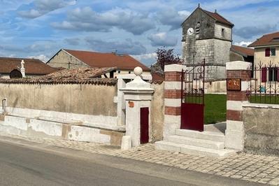 Exposition de clochers en cramique dans une glise  Frmerville-sous-les-Ctes