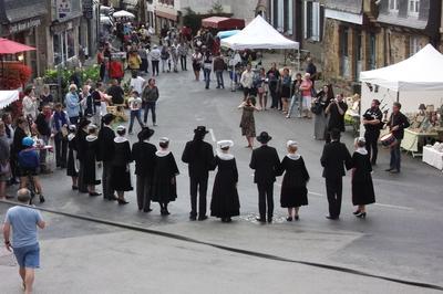 Exposition Des Costumes Bretons Traditionnels  Le Faou