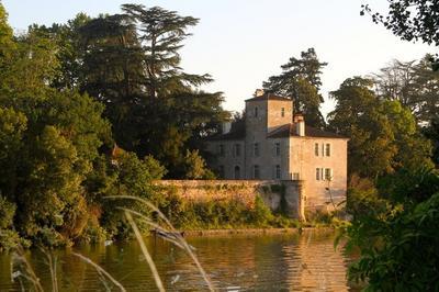 Ferrassou, un manoir historique restaur au bord du Lot  Saint Sylvestre sur Lot