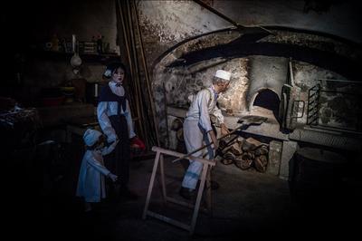 Fonctionnement du four  pain et vente de pain  l'ancien four banal  Entrevaux