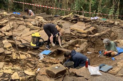 Fouilles archeologiques au Mont Chtel  Val-Revermont