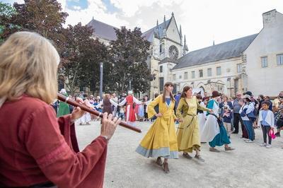 Initiation aux danses du Moyen ge et de la Renaissance  Joinville