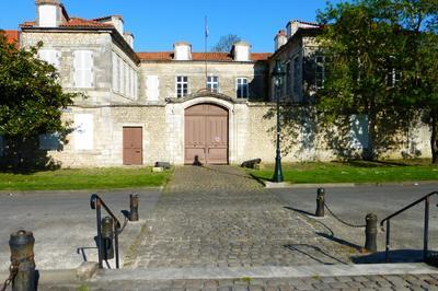 L'htel d'Amblimont : entre cour et jardin   Rochefort