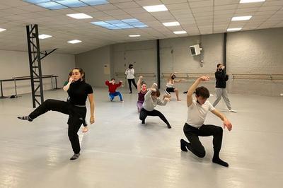 La Classe, L'oeuvre : Corps Dansants 10 à Brest